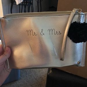 Wristlet type handbag